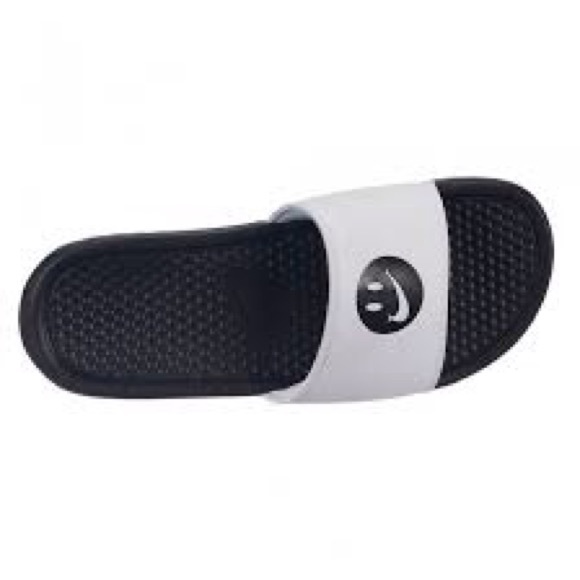 nike benassi slides smiley